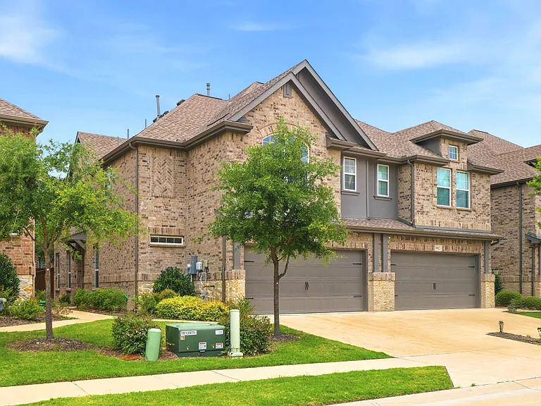 1004 Mikaela Dr — Photo 22