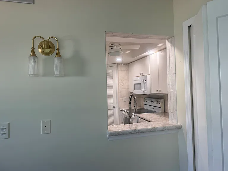 4158 Tamiami Trl — Photo 7