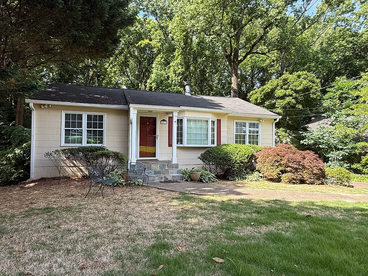 Building Photo - 1071 Country Ln