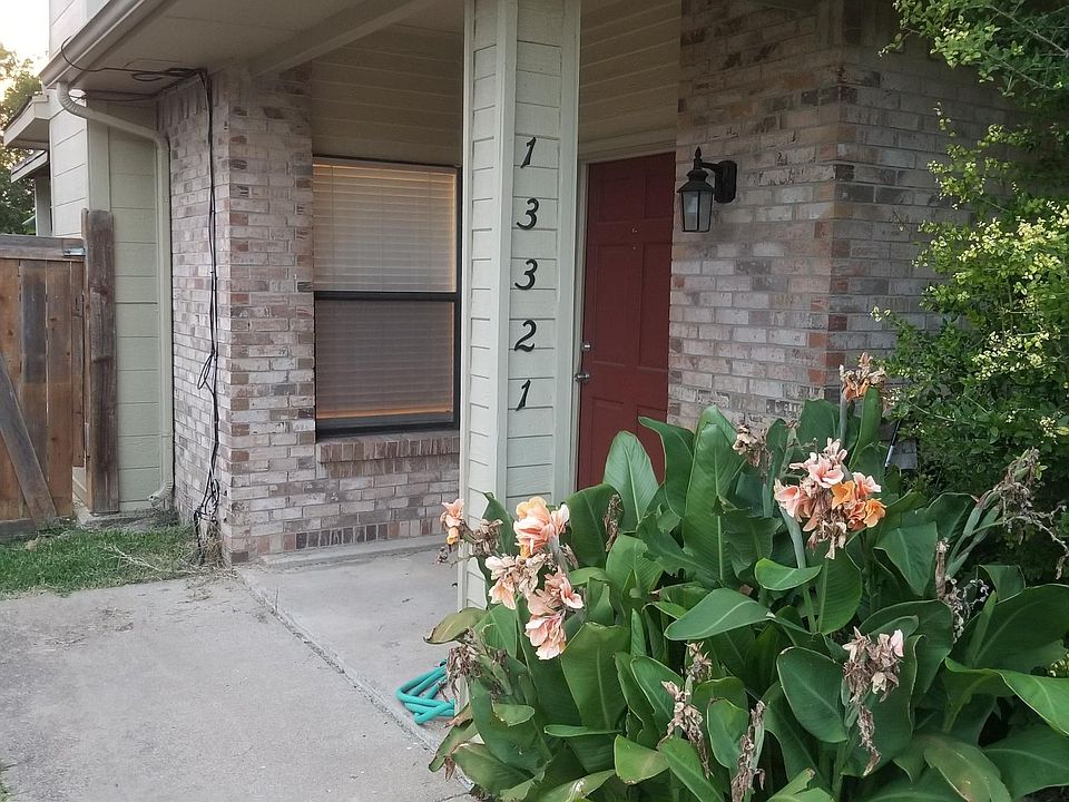 Front Entry to 13321 Daystrom Court. Lawncare included in rental price.