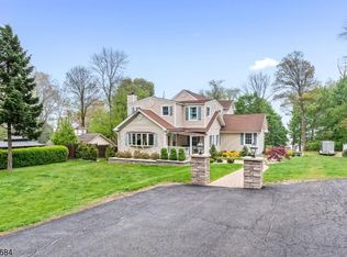 17 Nariticong Ave, Hopatcong, NJ 07843