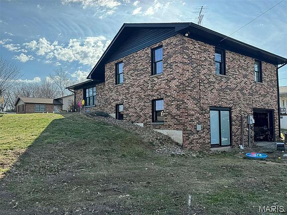 3rd image of 701 S Ridge Ave