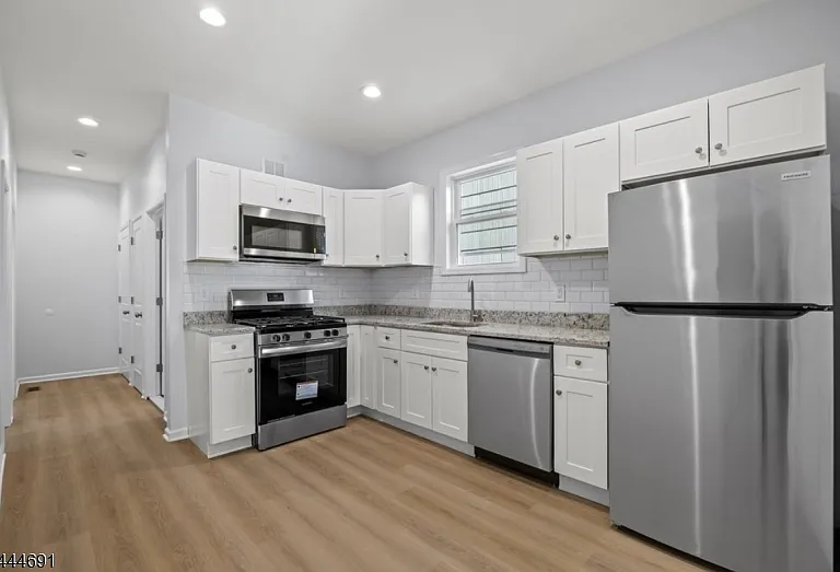 18 Charles St — Photo 2