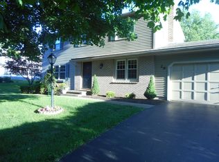 29 Candlewood Cir, Pittsford, NY 14534