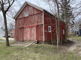 76 S Spring St, Douglas, MI 49406