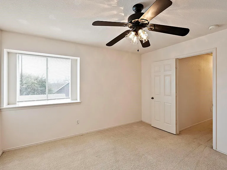 570 Hogan — Photo 20