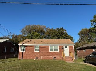 16 Henderson Ln, Hampton, VA 23663