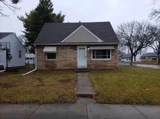 6900 W Caldwell Ct, Milwaukee, WI 53218