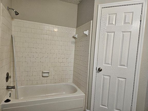 3rd image of 9122 Kirkleigh St