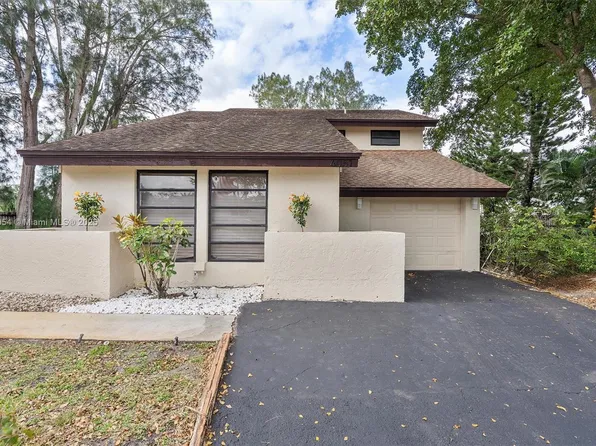 4051 SW 84th Ter, Davie, FL 33328