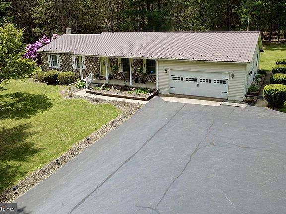 2nd image of 375 Pine St