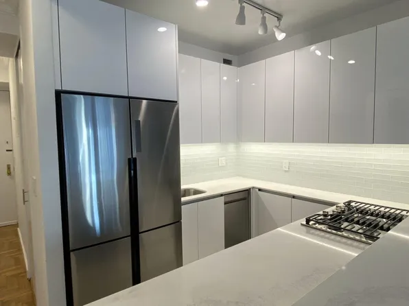 301 West 57th Street image 8 of 33