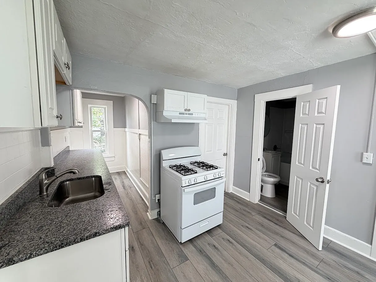 3 bed, $1,400 — Photo 2