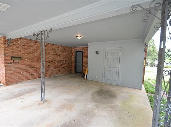 5th image of 705 Oakdale Dr
