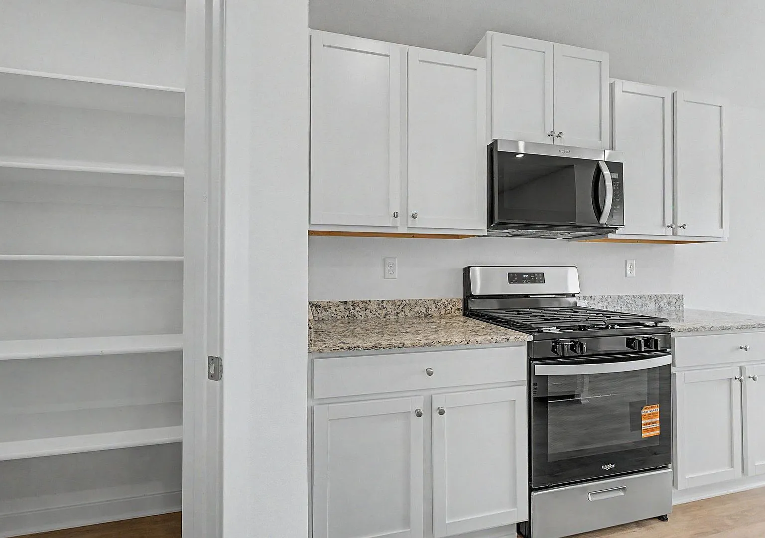 Brand new home awaits you! — Photo 4