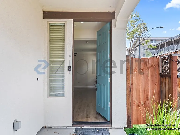 3786 Vine St — Photo 3