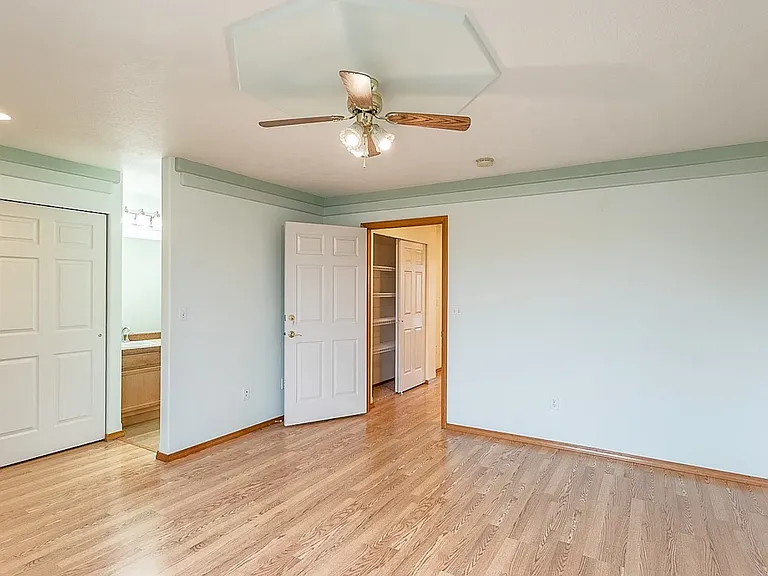 402 E Tanglewood Dr — Photo 15