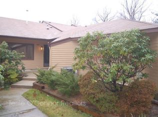 226 Mountain View Dr, Mahwah, NJ 07430