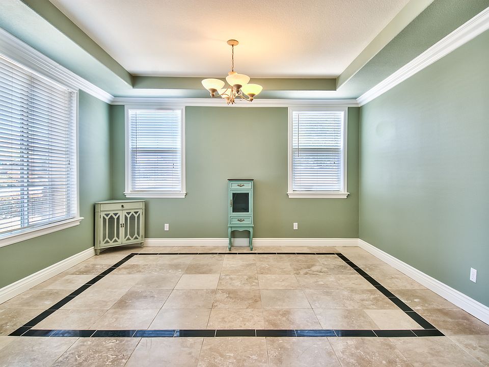 1st image of 27669 Carlton Oaks St