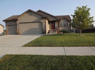 9957 Rosemary Ln, Manhattan, KS 66502