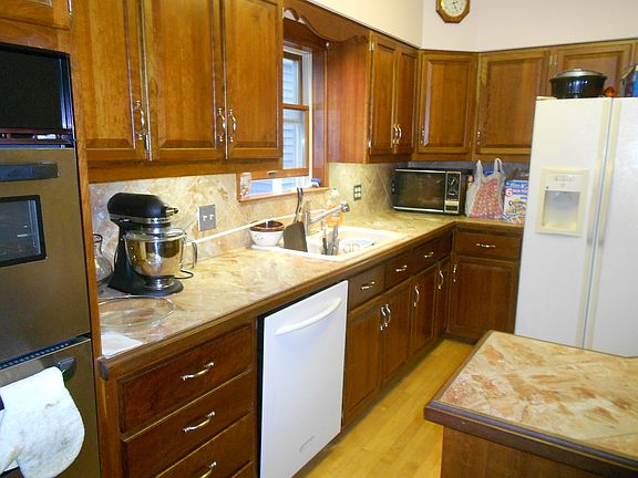3rd image of 5351 W Warwick Ave