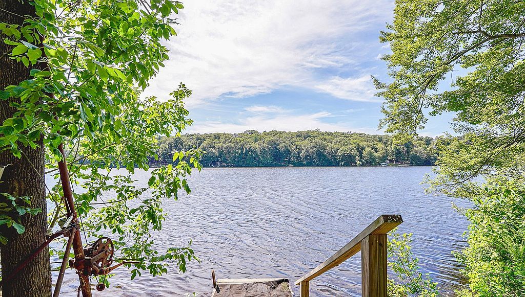 285 E Quasset Rd - Property Image