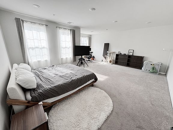 4th image of 221 Lorhan Dr #221