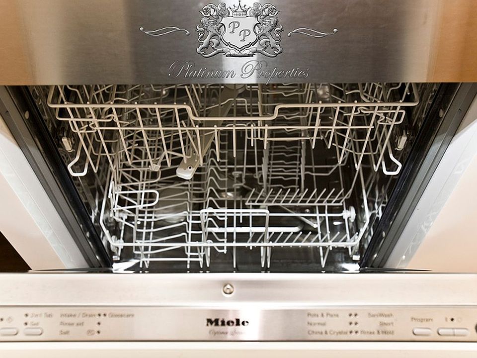 1st image of 15 William St #32-C