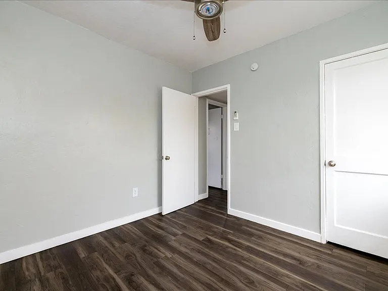 2132 N Forgeus Ave #C — Photo 12