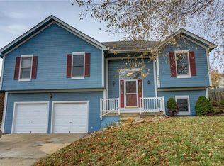 14612 Killarney Ln, Smithville, MO 64089