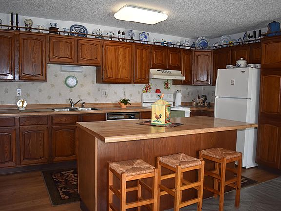 5th image of 812 9th St E