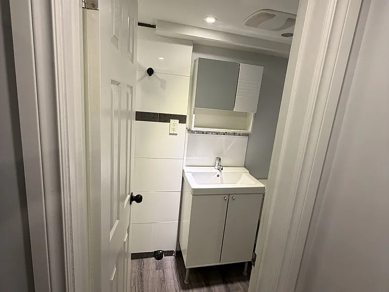 2238 Delkus Cres #BASEMENT — Photo 10