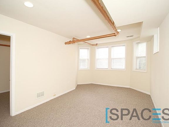 4th image of 3578 W Lyndale St #Grdn