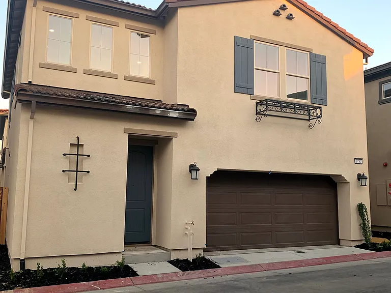 1082 S Noble Fir Pl — Photo 1