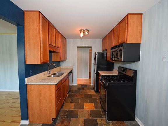 4th image of 3215 Pillsbury Ave #105