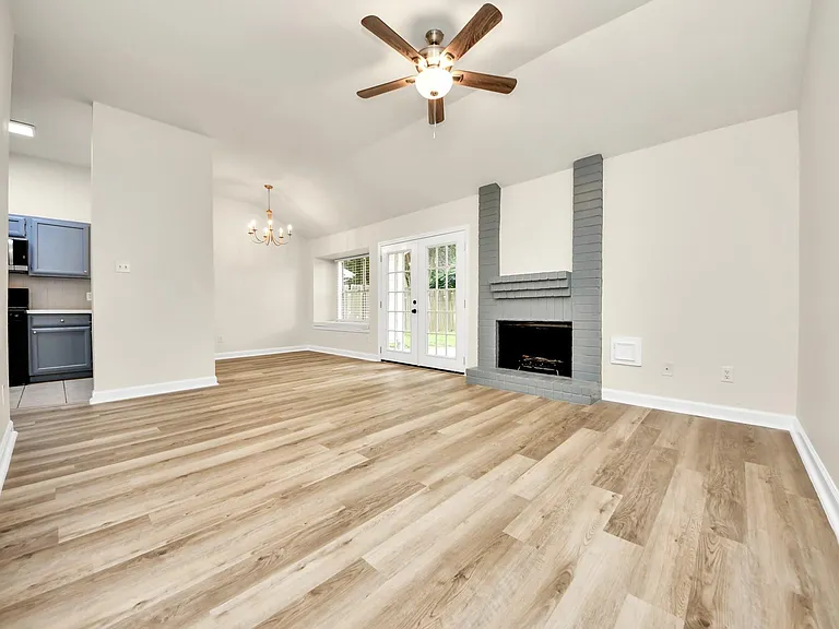 8447 Lake Crystal Dr — Photo 7