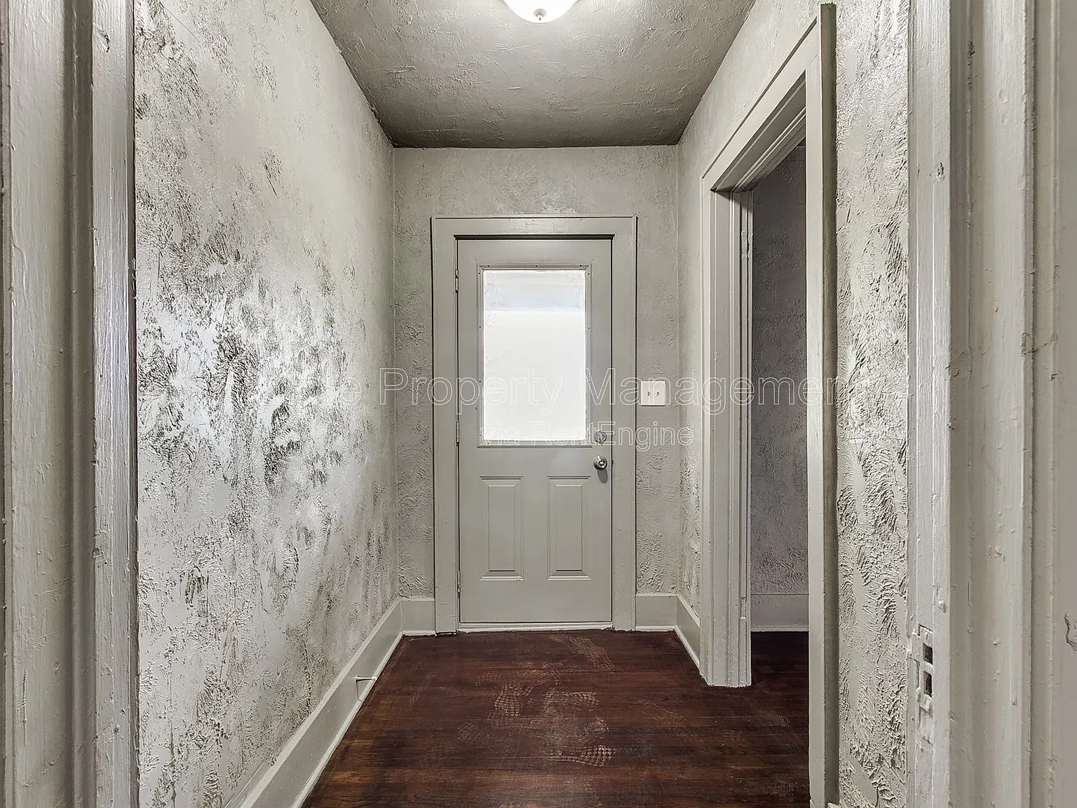 3 bed, 1.0 bath, 1291 sqft, $1,250 — Photo 2