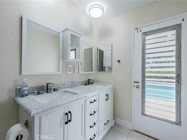 24221 Hatteras St — Photo 38