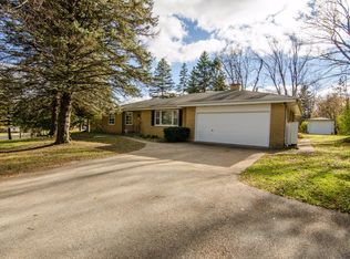 N72W14255 Good Hope Rd, Menomonee Falls, WI 53051