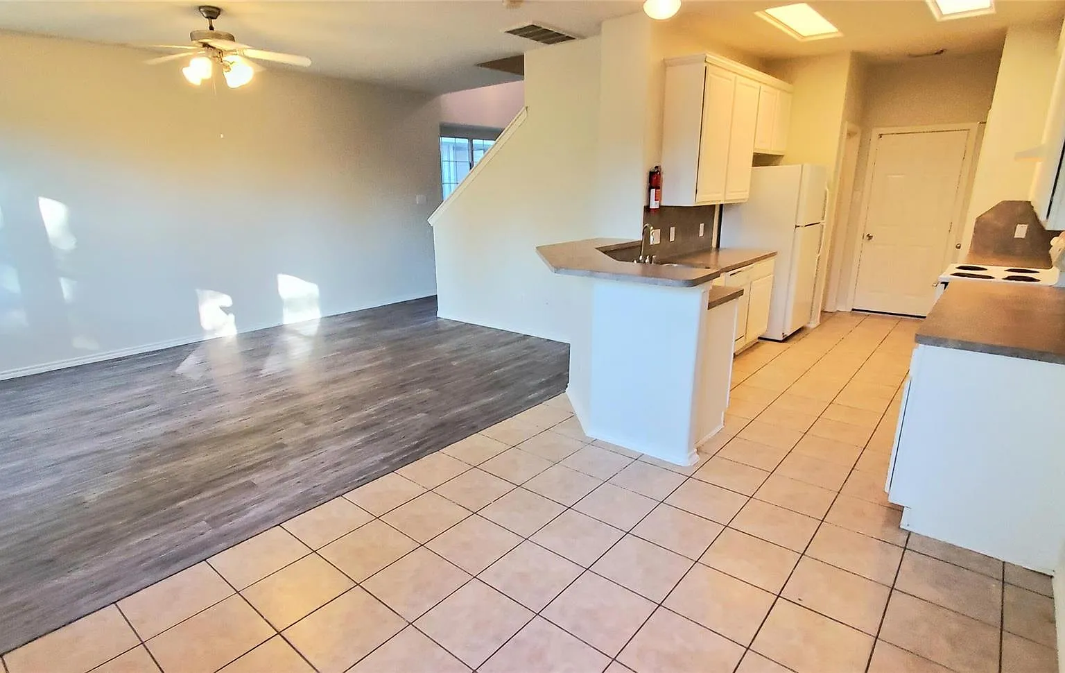 3 bed, 2.5 bath, 1645 sqft, $2,150 — Photo 2