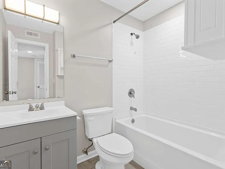 1166 Booth Rd SW #407 — Photo 16