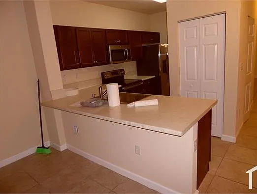 142 SE 28th Ter #12 — Photo 12