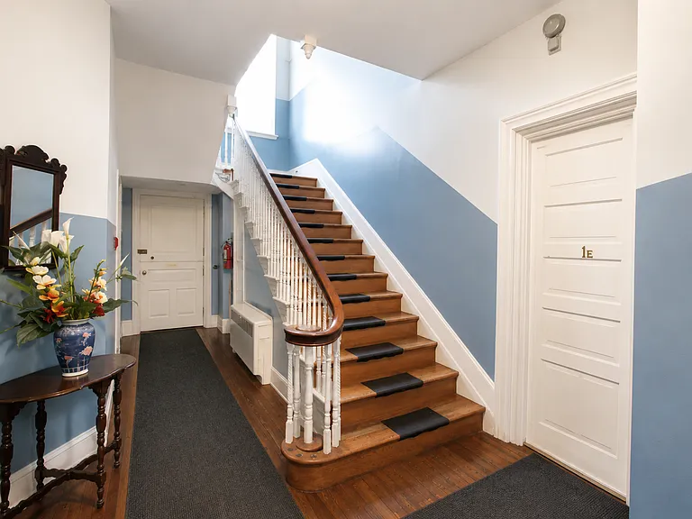 119 E Johnson St — Photo 6
