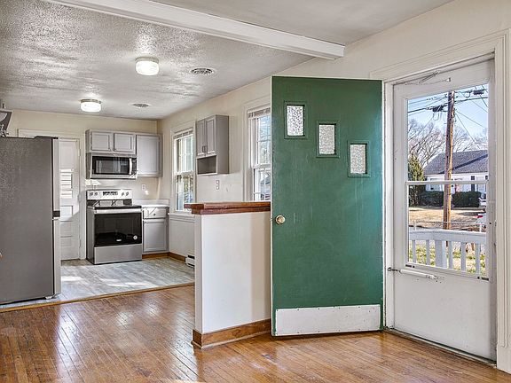 4th image of 118 S Ivy Ave
