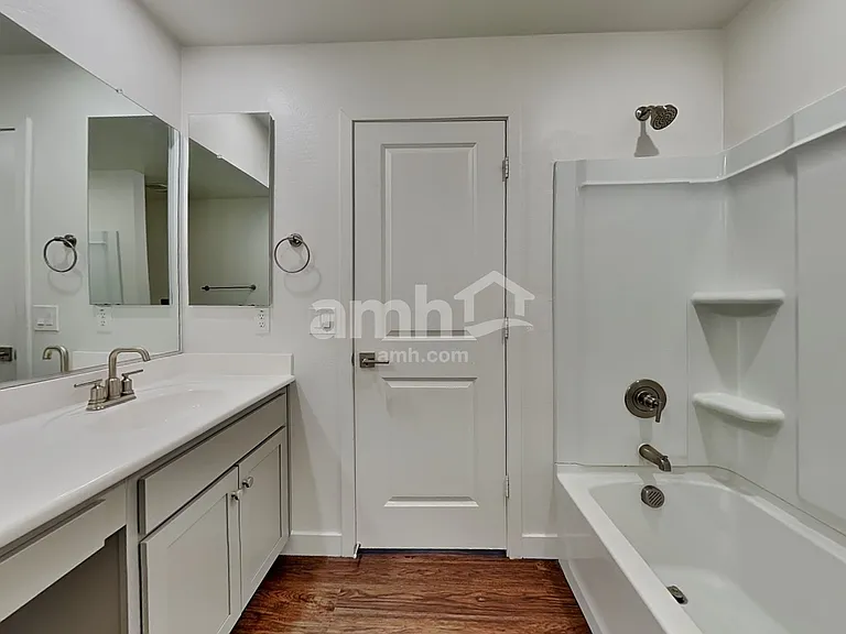 4206 S 105th Dr — Photo 16