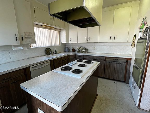3rd image of 1163 W 74th St