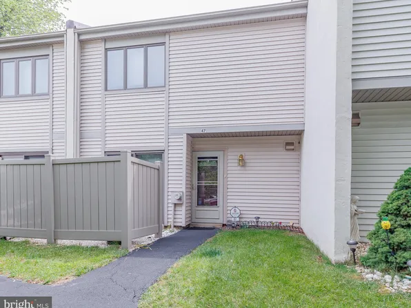 47 Twin Brooks Dr, Willow Grove, PA 19090