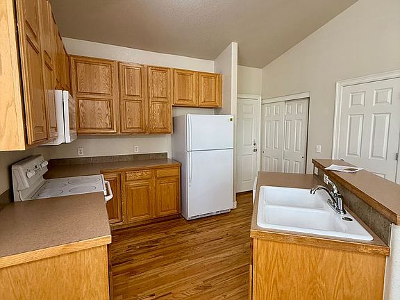 5th image of 3616 Palermo Ave
