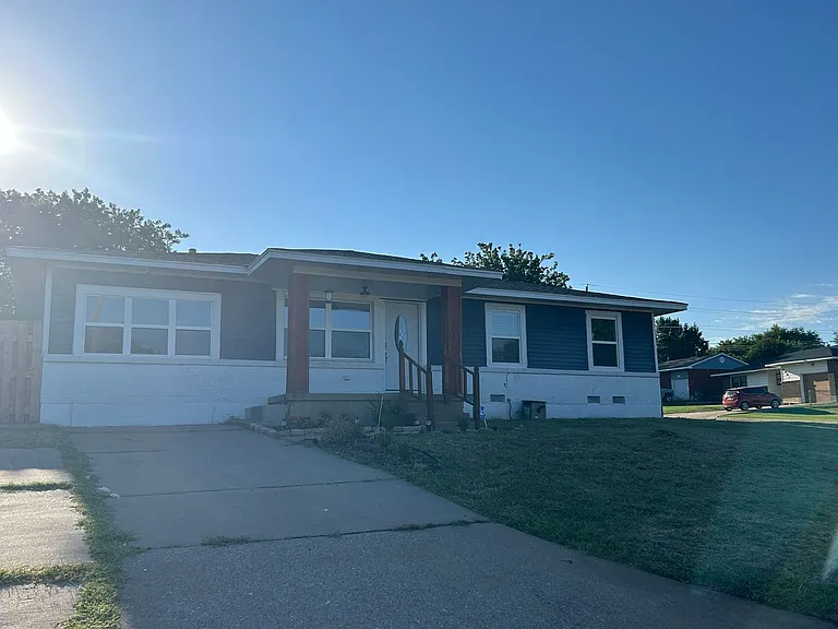 2301 NW 36th St — Photo 2