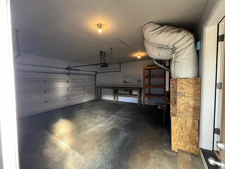 Garage.